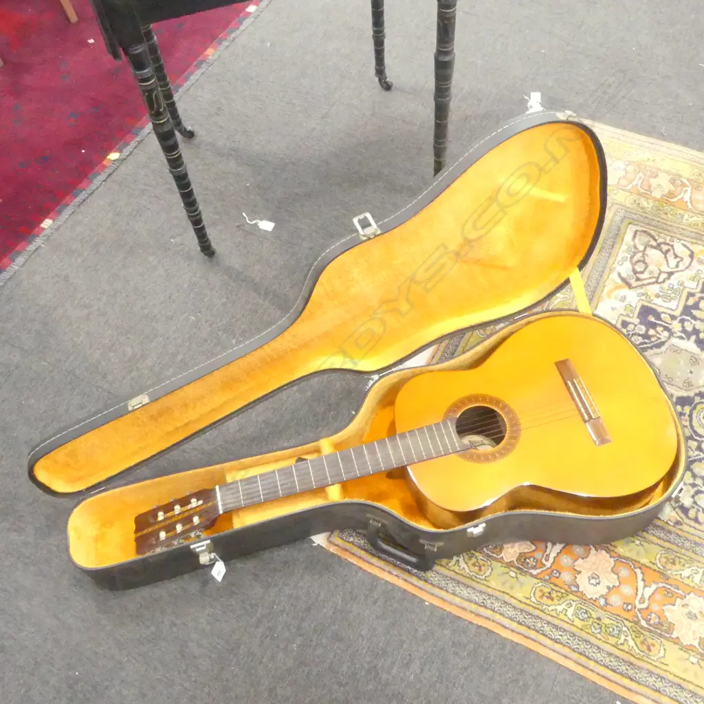 SPRUCE ACOUSTIC GUITAR, IN HARD SHELL CARRY CASE Image 1++