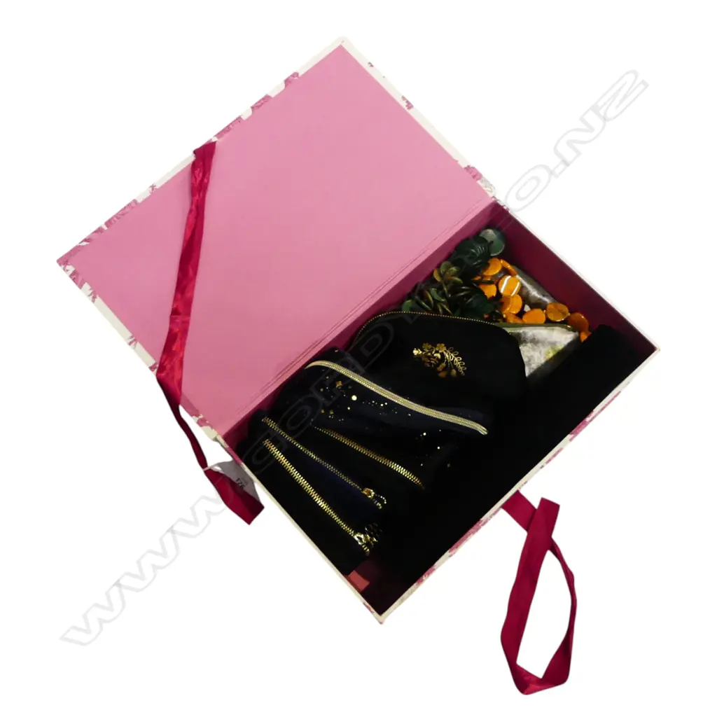 TOILE BOX w. JEWELLERY BAGS ETC W.360mm Image 1++