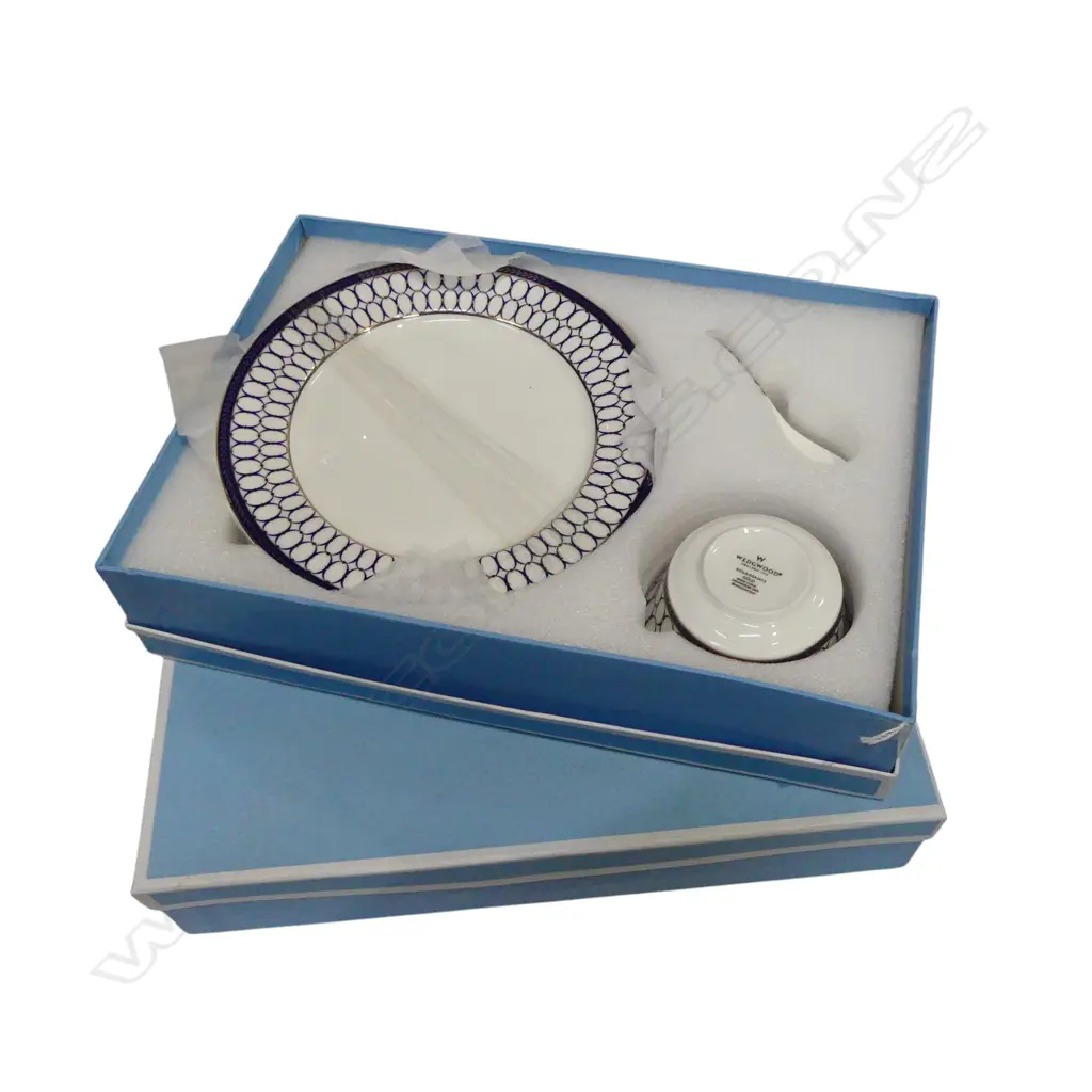 2x 4 PCE WEDGWOOD 'RENAISSANCE GOLD' PLACE SETTINGS, BOXED Image 1++
