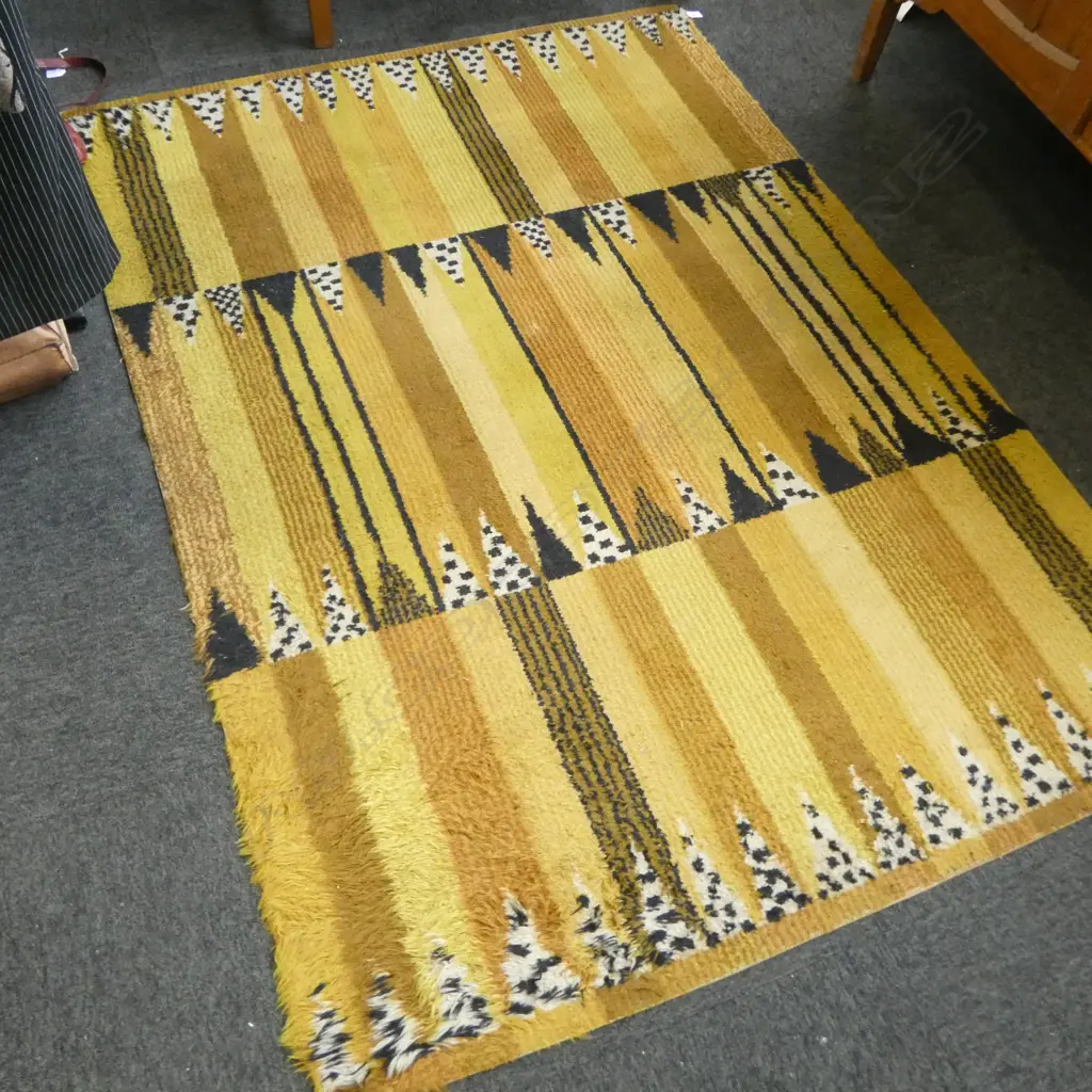 MACHINED RUG 1910x1360mm Image 1++