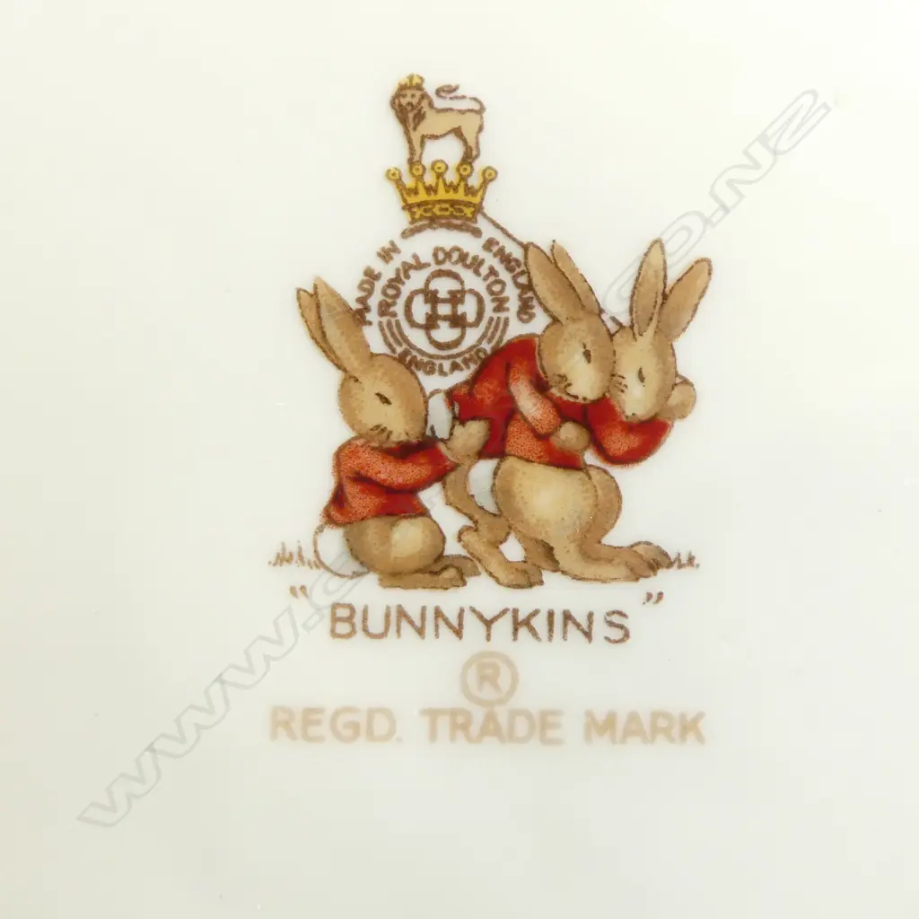 10 PCES RD 'BUNNYKINS', 1 TRIO, 2 C/S, BOWL & 2 EGG CUPS Image 1++