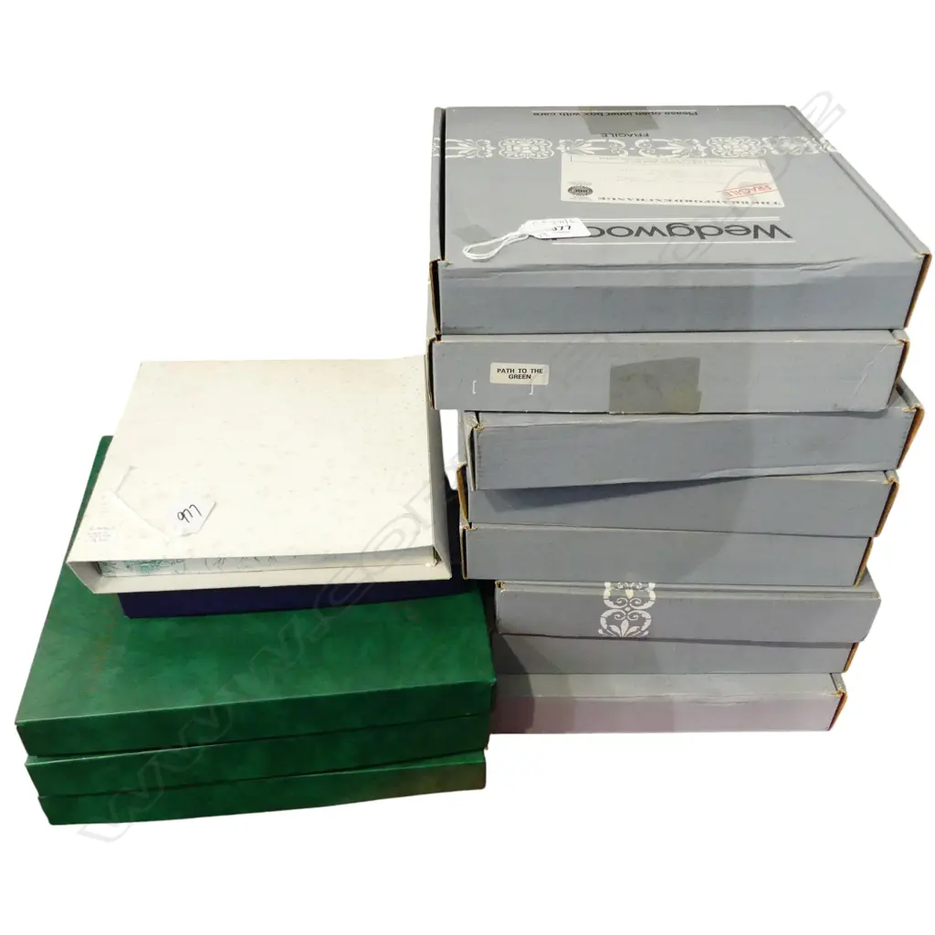 13 BOXED CABINET PLATES INCL. 8 WEDGWOOD Image 1++