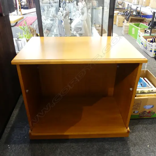 RIMU CABINET 780x490x675mm with single shelf