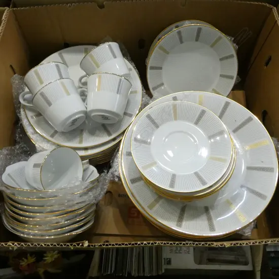 8 PLACE NORITAKE 'HUMORESQUE' DINNER SET (5 CUPS)