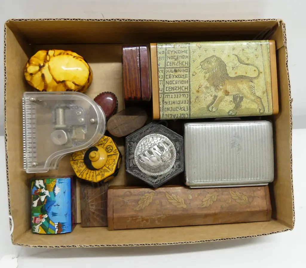 COLLECTION OF 12 TRINKET BOXES Image 1++