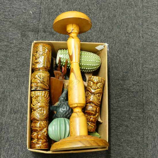 ASST. WOODEN ITEMS, STAND H.515mm, 3 TIKI VASES