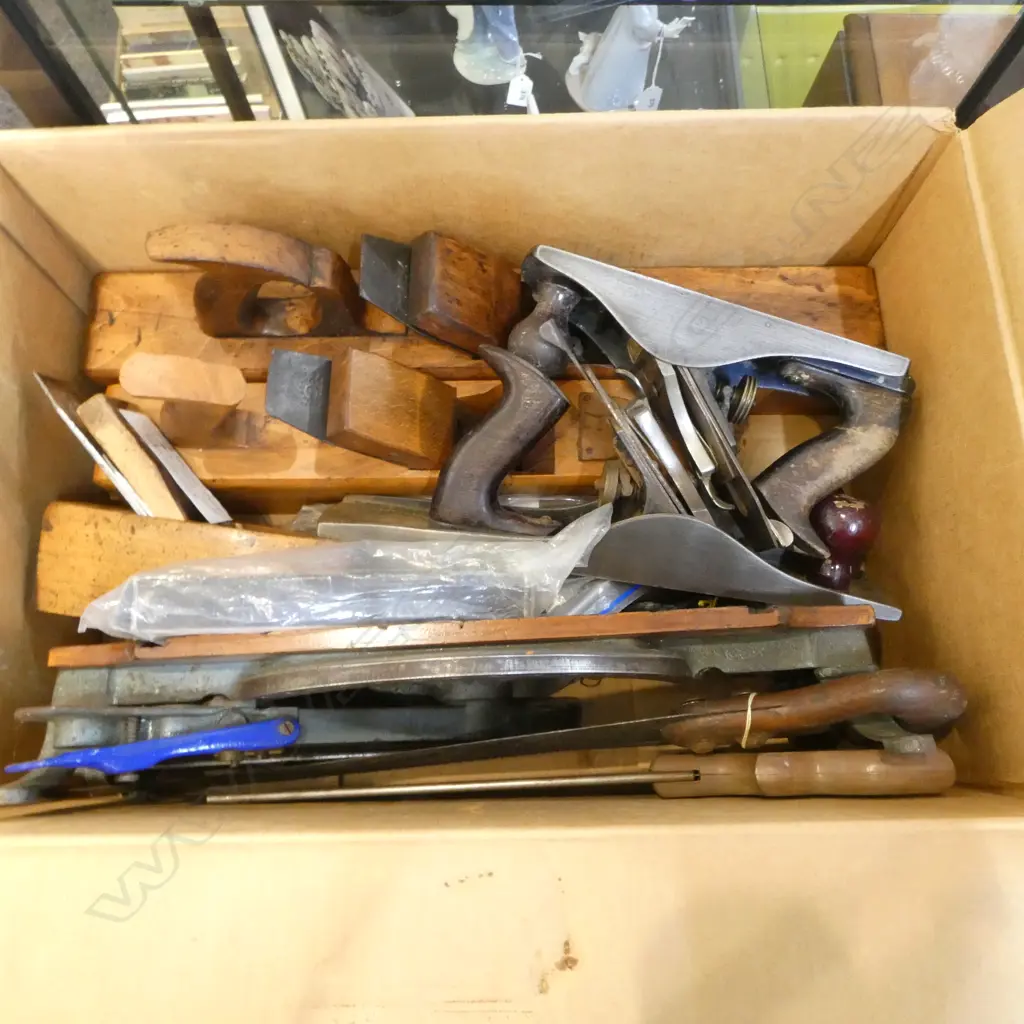 ASST. VINTAGE CARPENTRY TOOLS; STANLEY MITRE BOX, 3 MATHIESON BEACH WOODEN PLANES, 2 SPOKE SHELVES, etc Image 1++