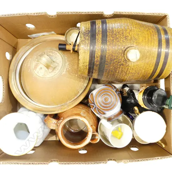 ASST. CERAMICS INCL. ANNEKE BORREN POTTERY WALL VASE L.170mm