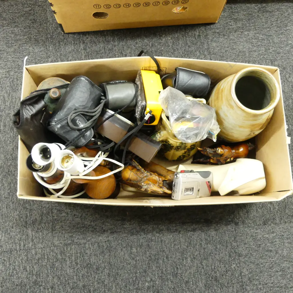 ASST. CERAMICS, LAMPS, CLOCK, CAMERAS ETC Image 1++