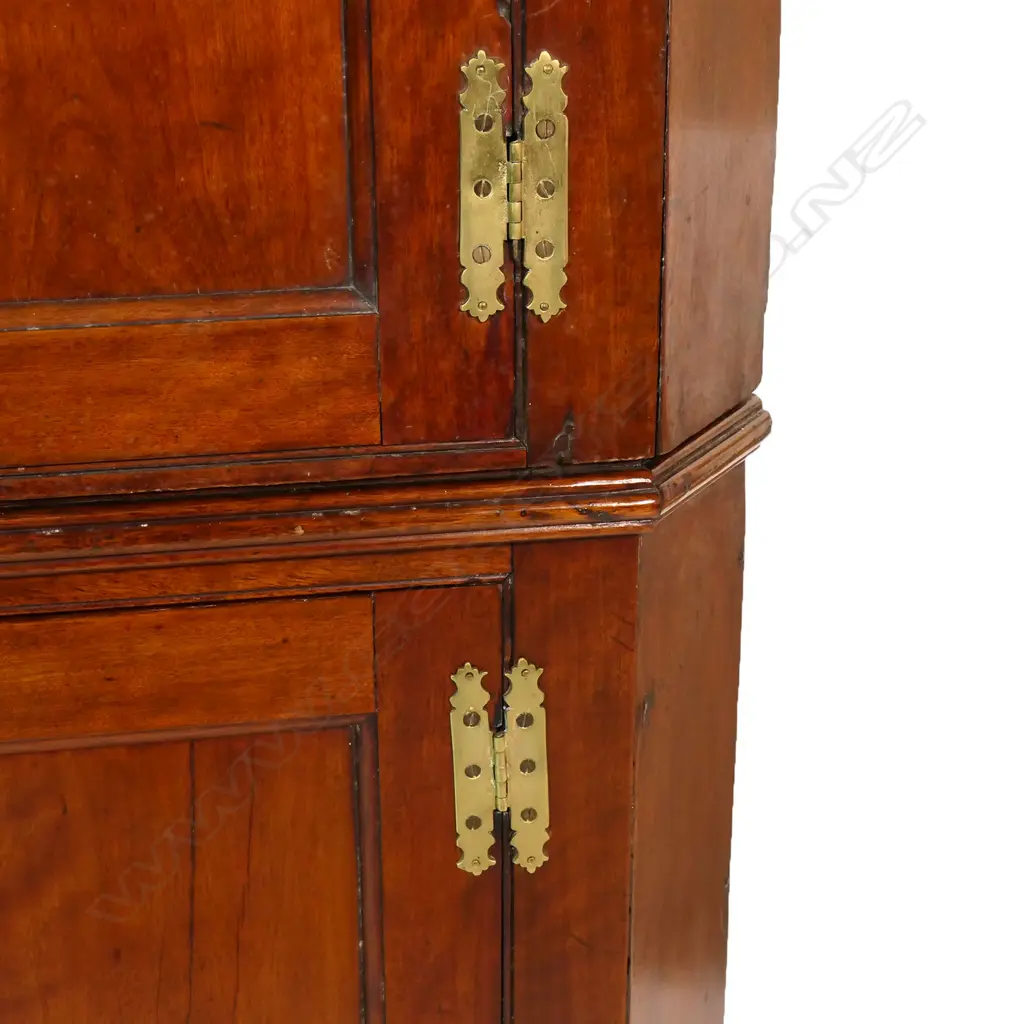 A George III mahogany two piece standing corner cupboard, Image 1++
