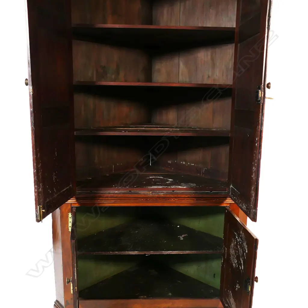 A George III mahogany two piece standing corner cupboard, Image 1++