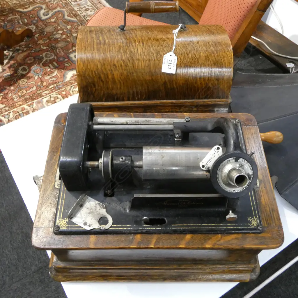 EDISON OAK FULLY CASED PHONOGRAPH w. HORN & ASST. EDISON ROLLS horn not attaching to body Image 1++