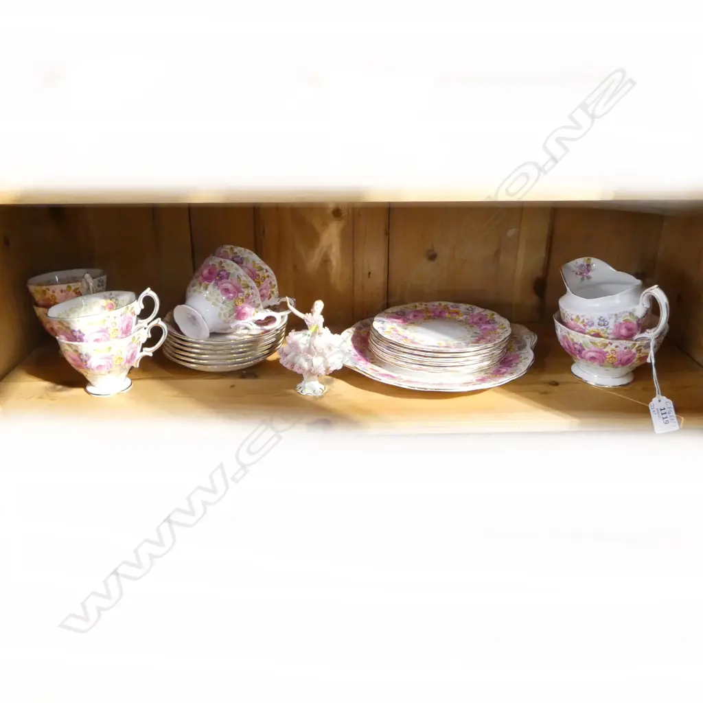 21 PCE ROYAL ALBERT 'SERENA' TEA SET + DRESDEN BALLERINA H.100mm Image 1++