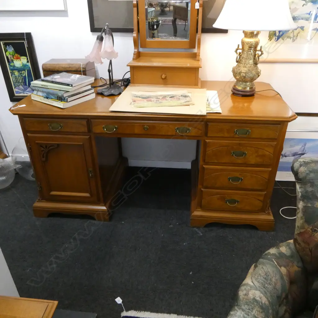 DESK 1610x700x785mm Image 1++