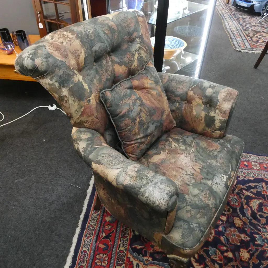 UPHOLSTERED ARMCHAIR Image 1++