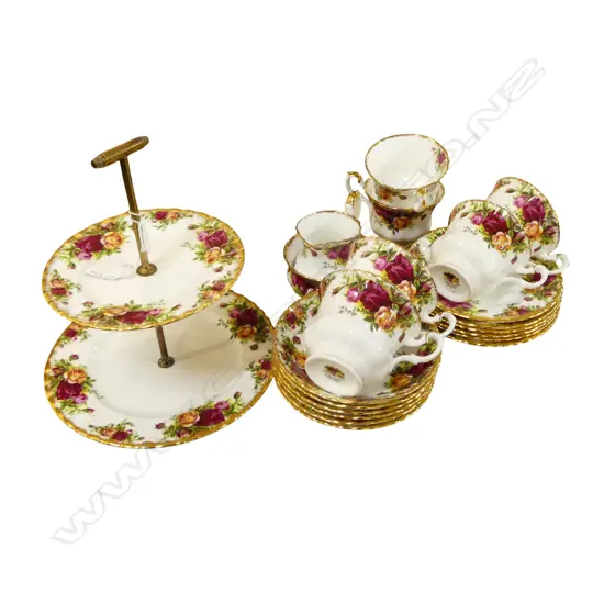 21 PCE ROYAL ALBERT TEA SET