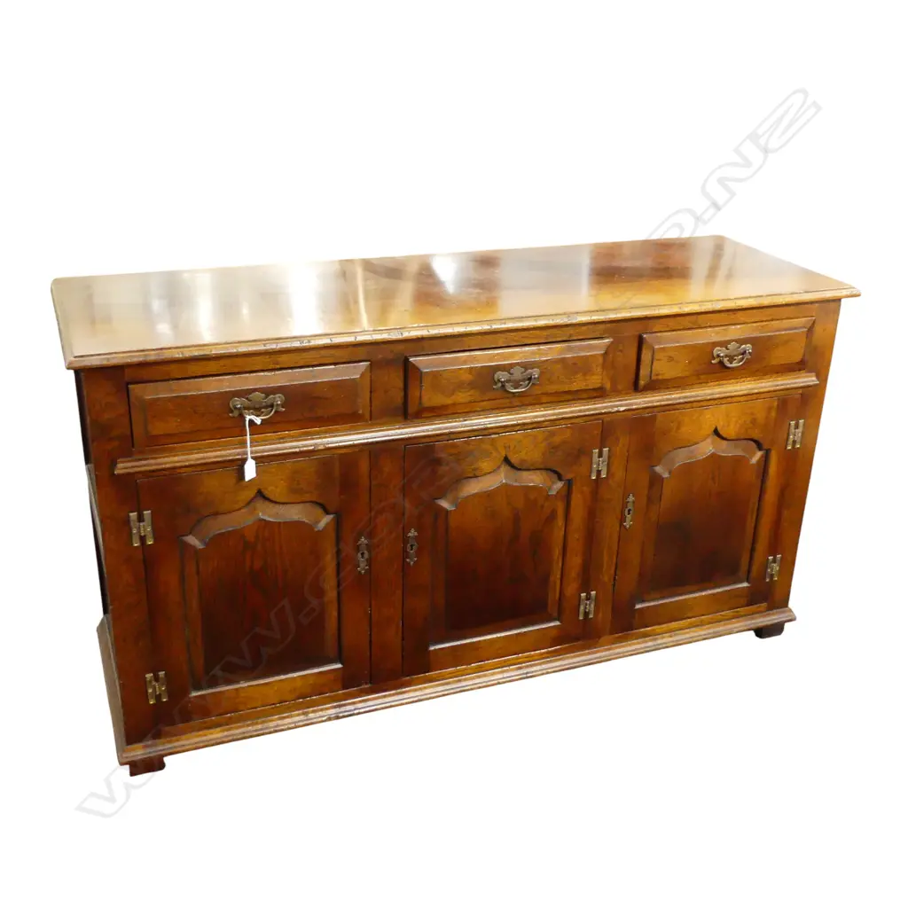 GEORGIAN STYLE OAK SIDEBOARD 1510x490x830mm Image 1++