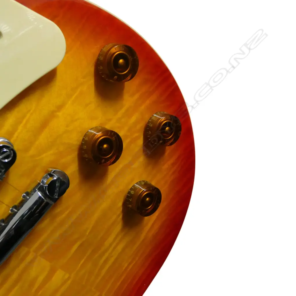 GIBSON 'LES PAUL' ELECTRIC GUITAR #017160651 L.1020mm + STAND PROVENANCE UNKNOWN Image 1++