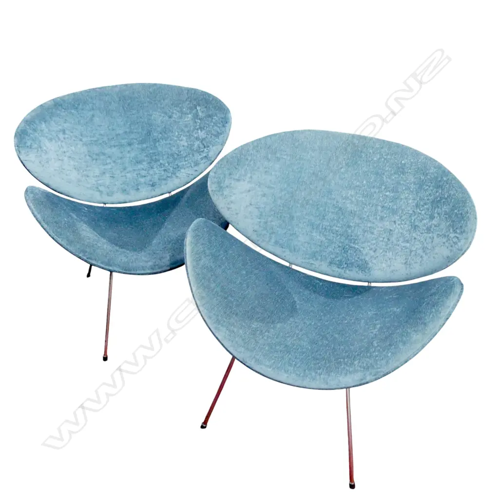PR BLUE VELVET LIP CHAIRS Image 1++