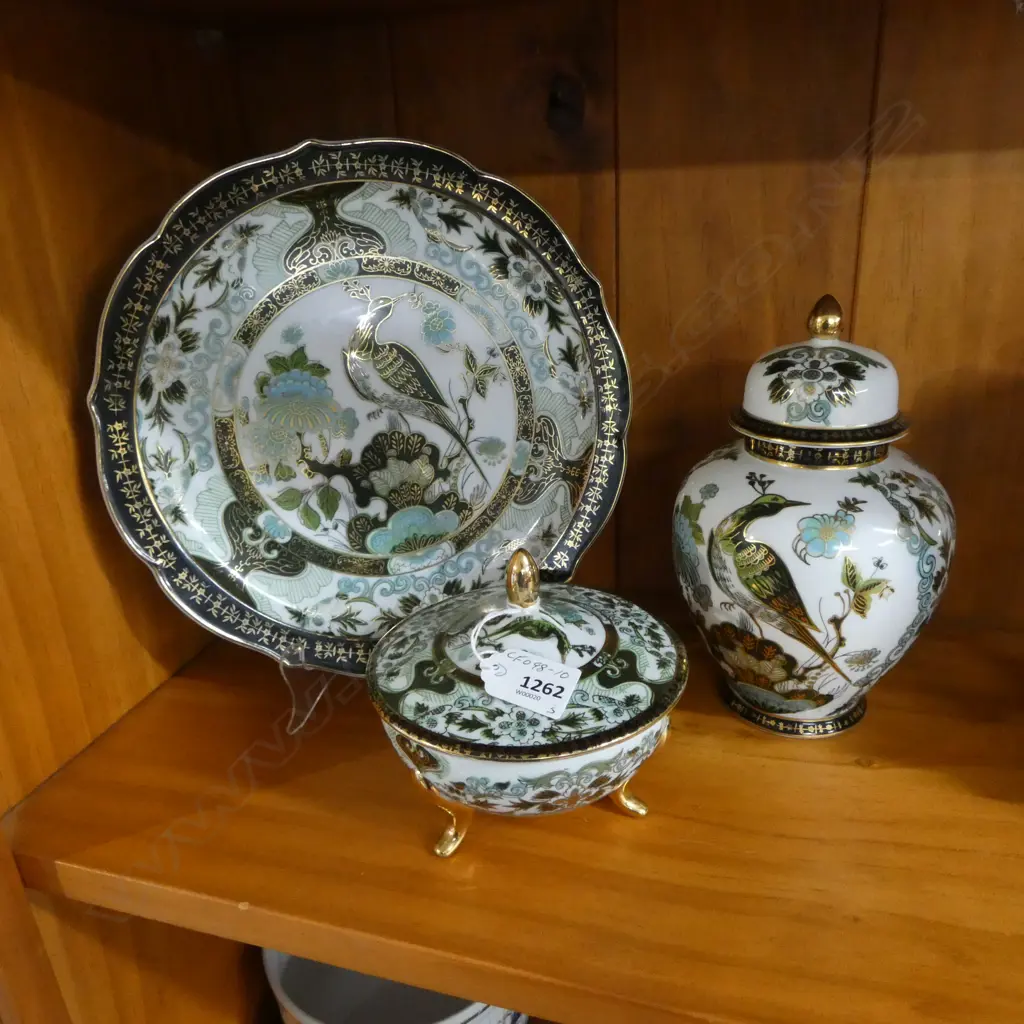 3 PCES SAJI IMARI; PLATE, 2 LIDDED CONTAINERS Image 1++