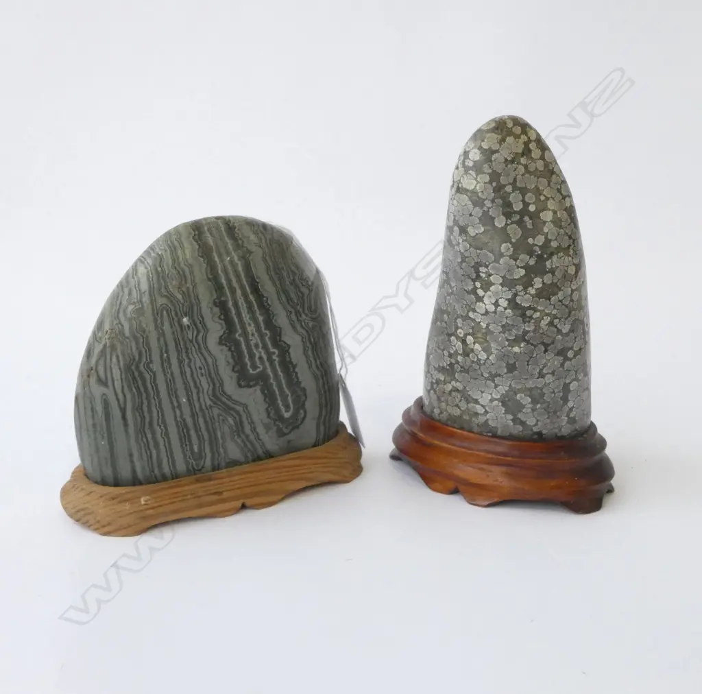 2 STONES ON STANDS H.175mm Image 1++