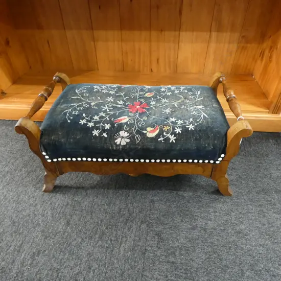 EMBROIDERED FOOT STOOL W.545mm