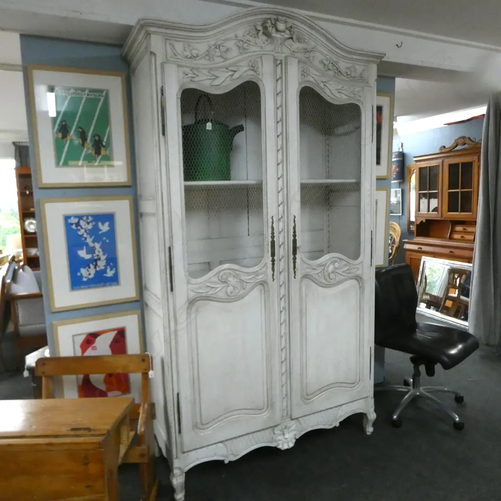WHITE PAINTED ARMOIRE 1300x520x2440mm Image 1++