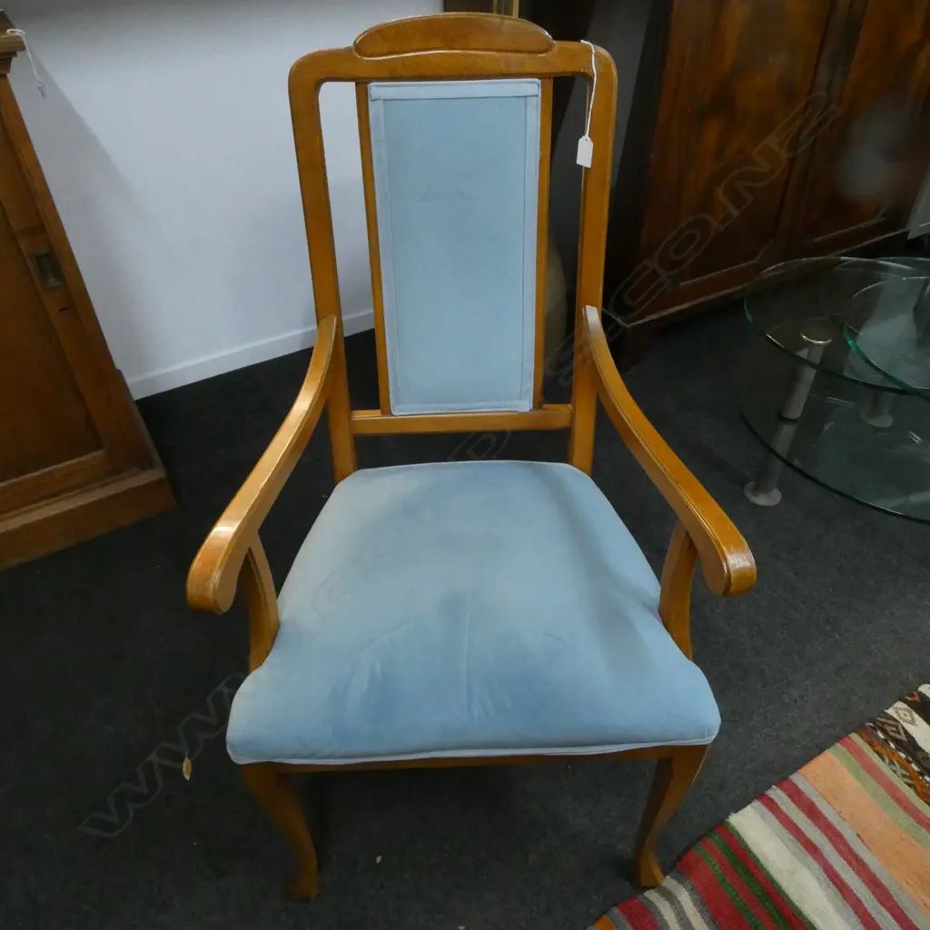 EUROPEAN UPHOLSTERED ARMCHAIR  Image 1++