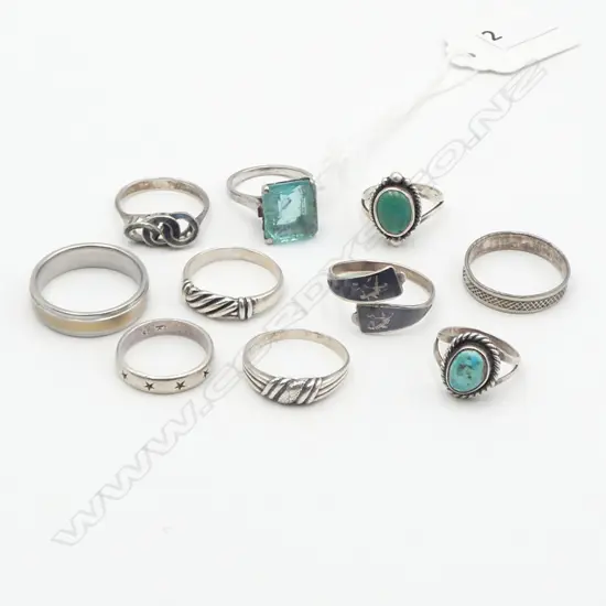 10 COSTUME RINGS, SOME SILVER