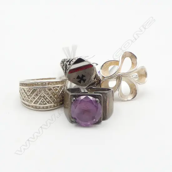 5 VINTAGE STYLISH SILVER RINGS: 1 with CZ STONES
