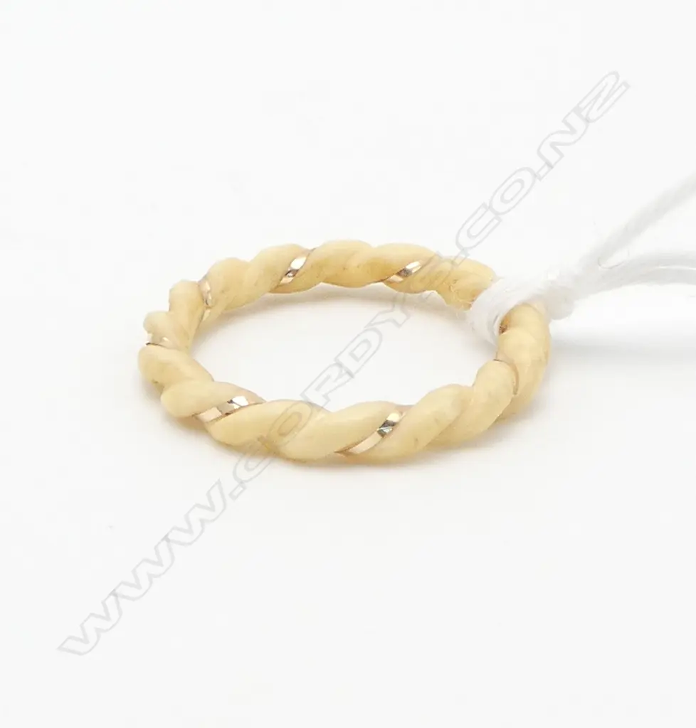 IVORY TWIST CARVED RING with GOLD BAND WRAP size N Image 1++
