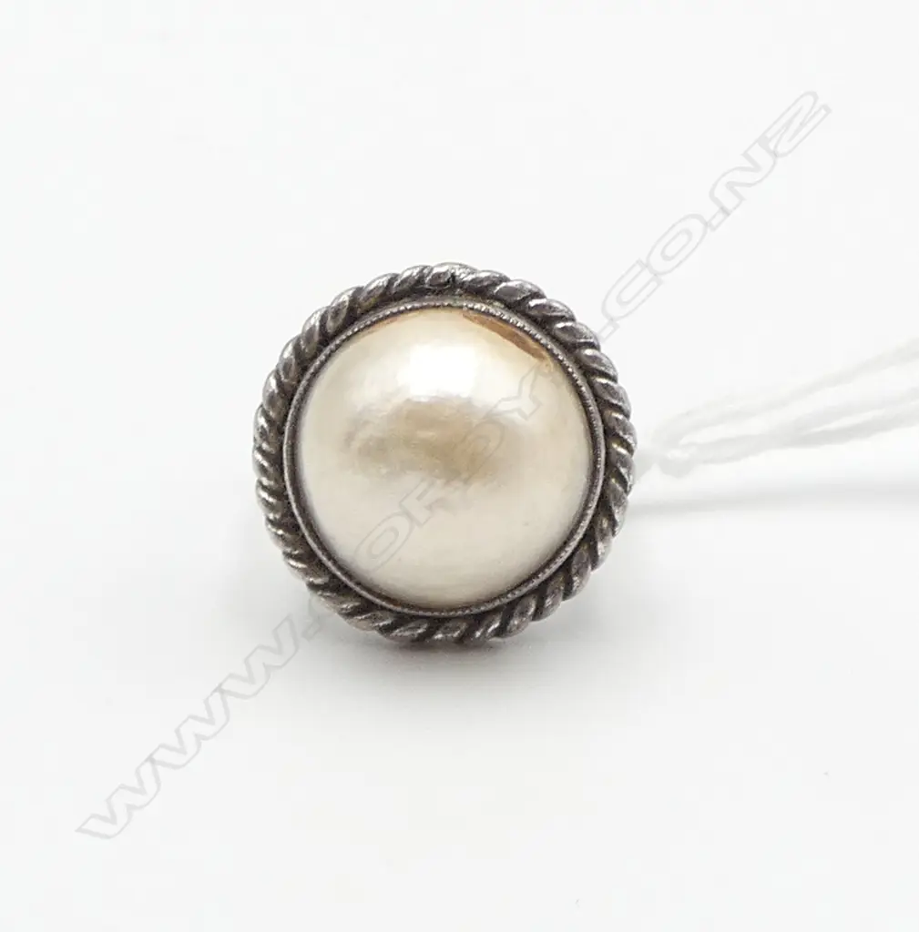 SILVER & MABE PEARL RING (FAULT) 8gms SIZE N Image 1++