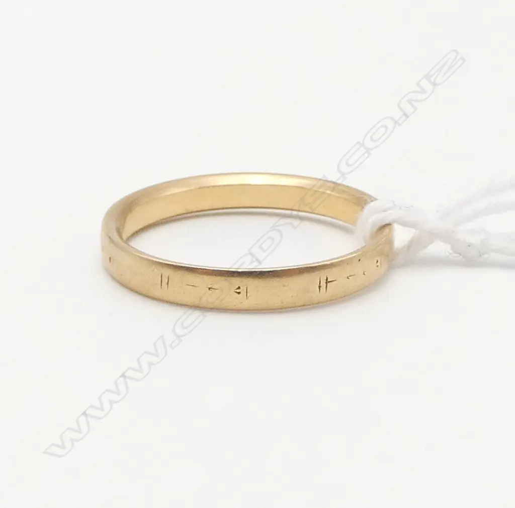 VINTAGE 18ct GOLD BAND RING fine banded design 2.68gms SIZE M Image 1++