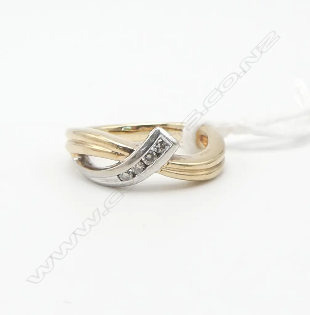 9ct GOLD & DIAMOND RING 3.22gms SIZE I Image 1++