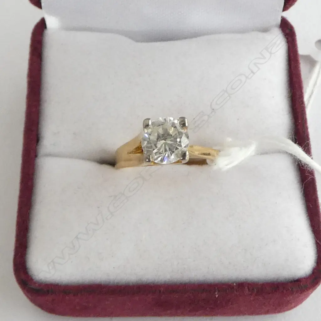 18ct GOLD & CZ (faux diamond) RING 3.9gms SIZE L Image 1++