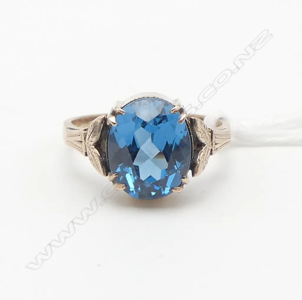 VINTAGE 9ct GOLD & BLUE STONE RING 2.9gms SIZE K Image 1++