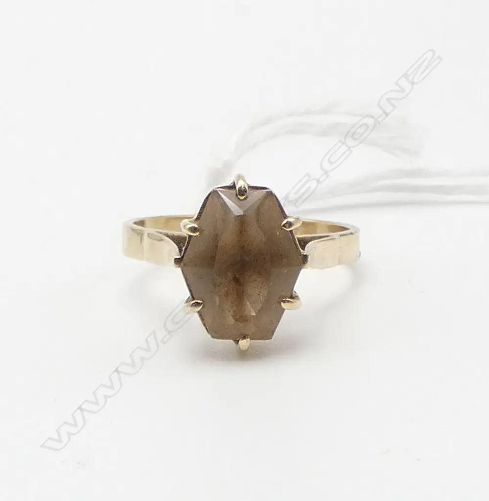 VINTAGE 9ct GOLD SMOKY QUARTZ  RING 3gms SIZE O1/2 Image 1++