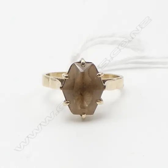 VINTAGE 9ct GOLD SMOKY QUARTZ  RING 3gms SIZE O1/2