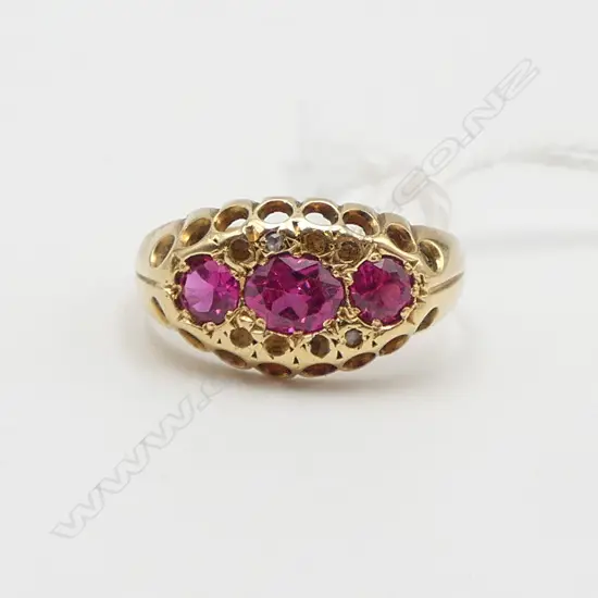 EDWARDIAN 18CT GOLD AND THREE SYN RED STONE RING  CHESTER 1909 2.85gms size M