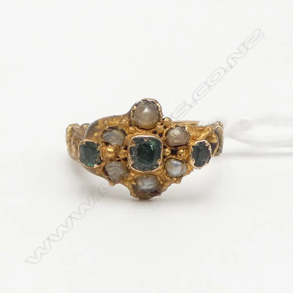 GEORGIAN 15ct EMERALD & PEARL RING with faults + old repairs & glue 2.23gms SIZE M? Image 1++