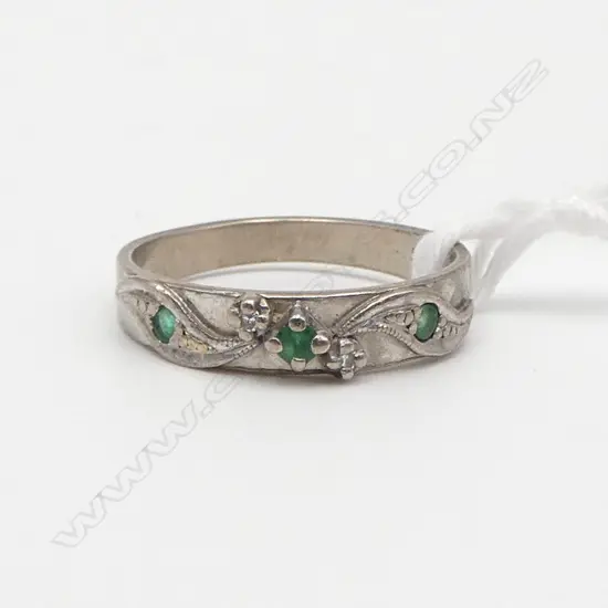 vintage 9ct GOLD & 3 EMERALD & 2 DIAMOND SET BAND RING 3gms SIZE L