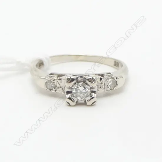 14ct 3 STONE DIAMOND VINTAGE RING 2gms SIZE K