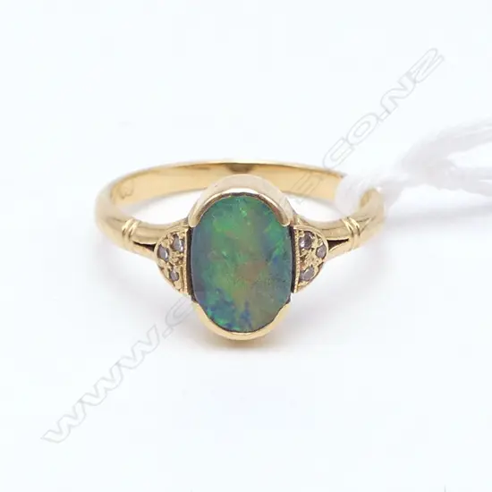 18CT OPAL & DIAMOND RING, 2gms SIZE J