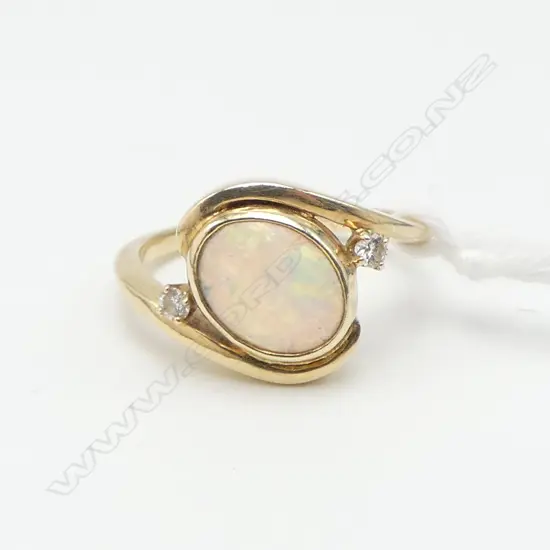 14CT OPAL & DIAMOND RING 4.2gms SIZE P1/2