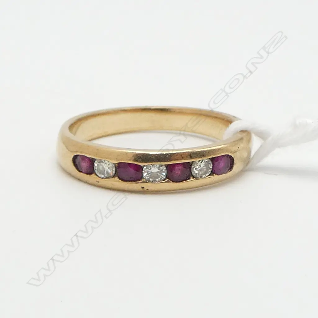 9CT RUBY & DIAMOND RING, 3.2gms SIZE P Image 1++