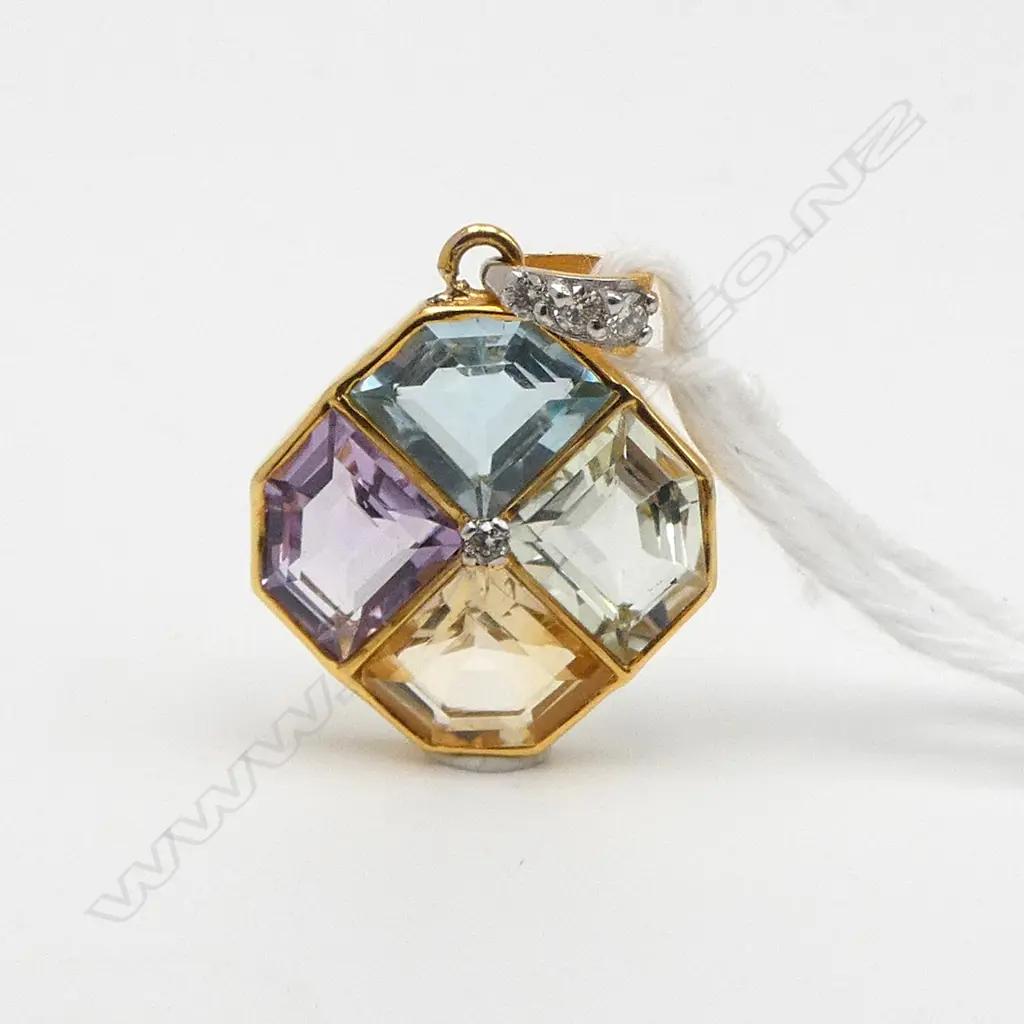 *RTV* 14ct PENDANT, GEM SET, DIAMOND BALE, 2.27gm Image 1++