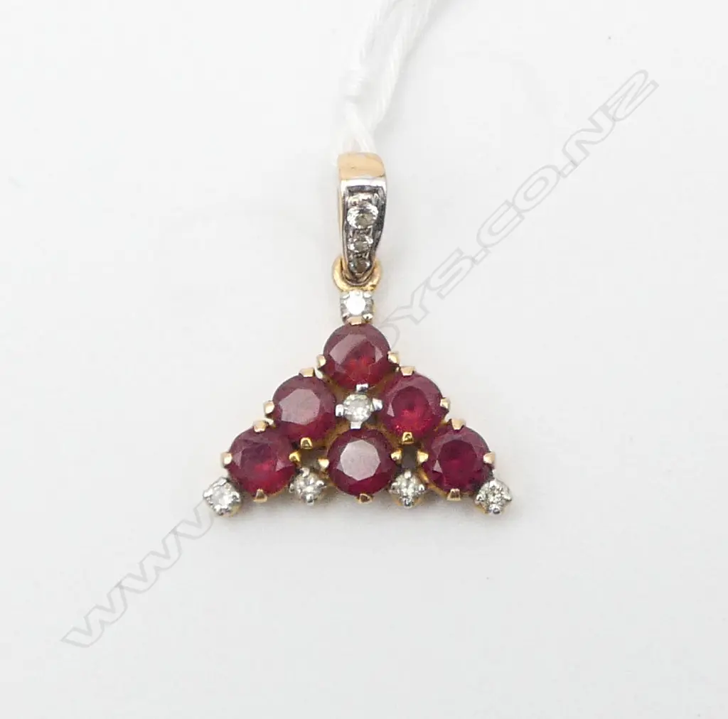 18ct PENDANT SET w DIAMOND & GARNET, 2.75gm  **RTV** Image 1++