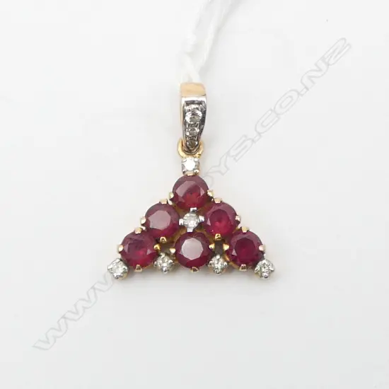 18ct PENDANT SET w DIAMOND & GARNET, 2.75gm  **RTV**