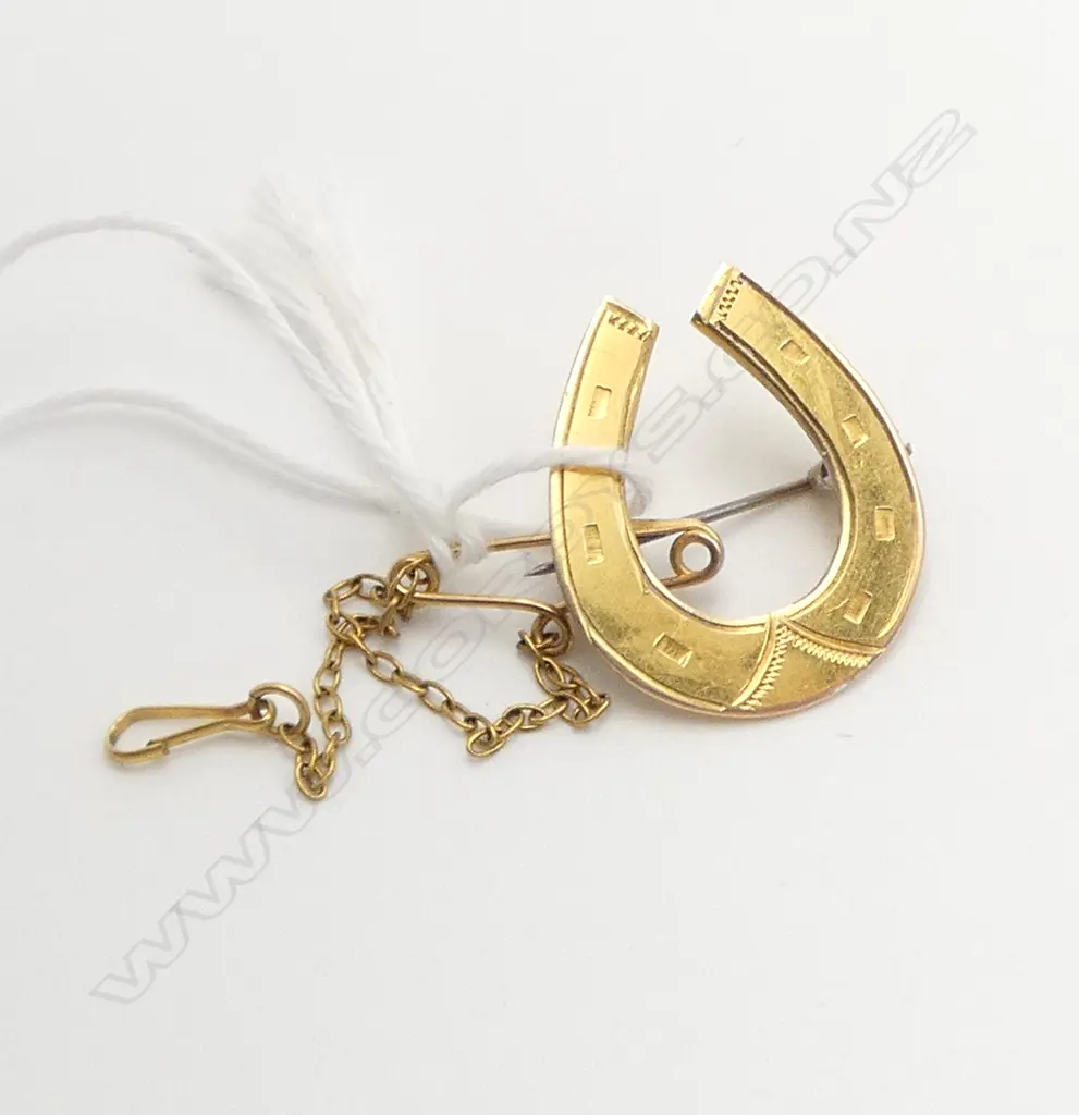 9ct GOLD HORSESHOE BROOCH 1.86gms + GOLD SAFTEY PIN 2.15gm TOTAL Image 1++