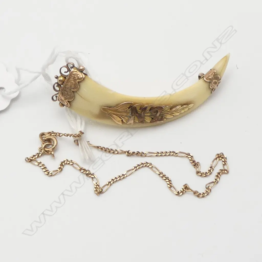 9ct GOLD 'N.Z.' TUSK BROOCH MAKER GEO E, WHITMOORE OTAHUHU L.55mm pin broken + 9ct BRACELET 1.13gms Image 1++
